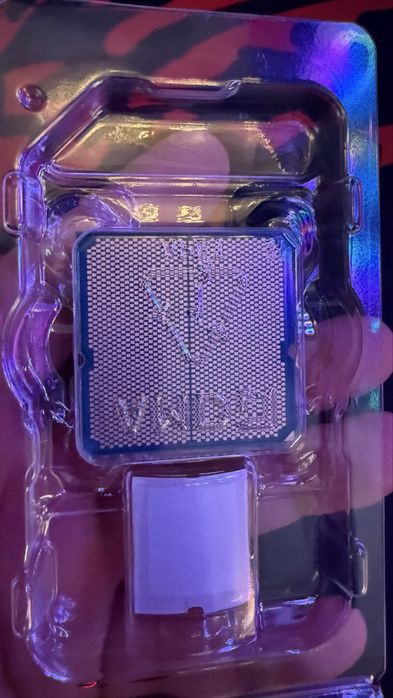 AMD Ryzen 7 7700x и Кутия