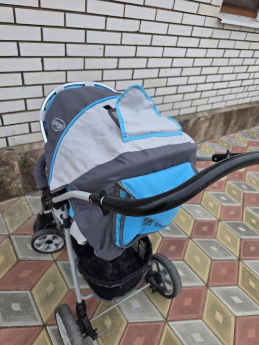 Продам детскую коляску раскладывающуюся