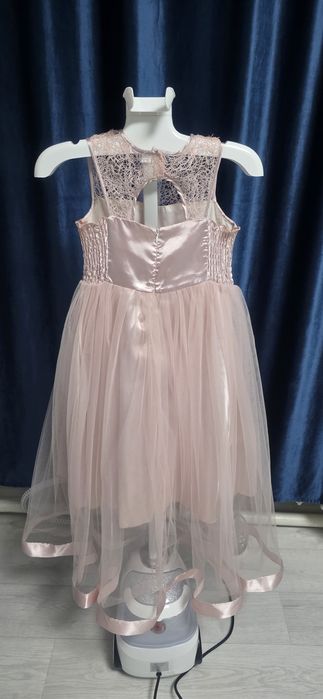 Продам платье рост 134 (9лет)