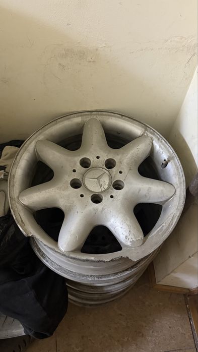 Продам диски  на мерс стояли на с260