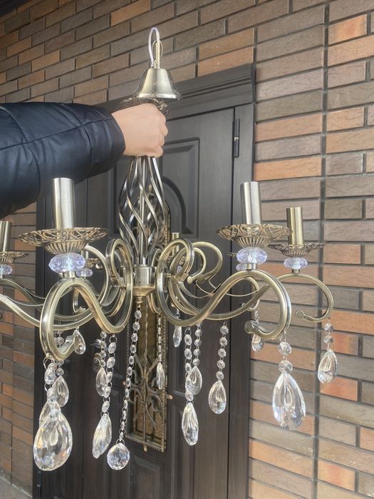 Продам новую люстру