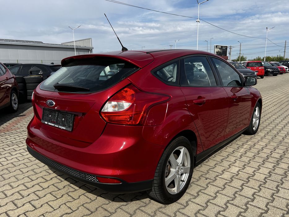 FORD Focus 2011 — imagine 5