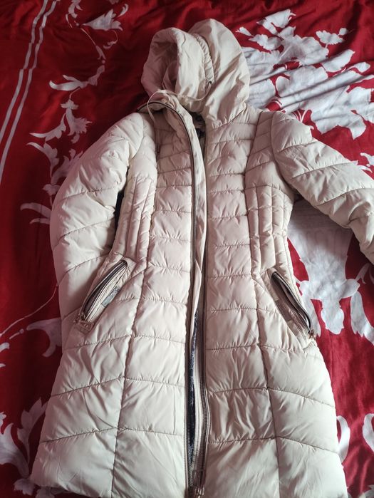 Два модела якета в бежов цвят