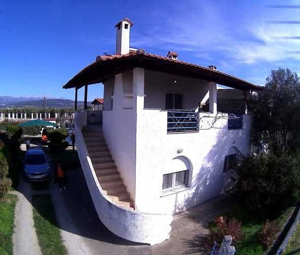 Продава двуетажна къща 92 м2 с двор 400 м2 в Паралия Каряни, Гърция