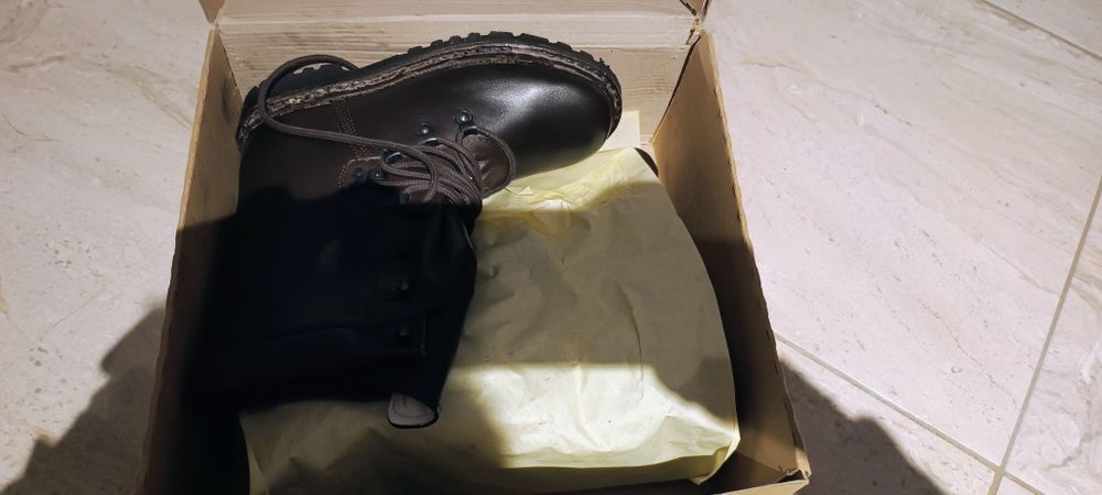 2 Perechi Bocanci militari