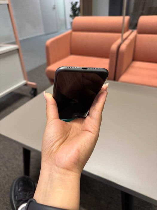 iPhone 11 (Айфон)