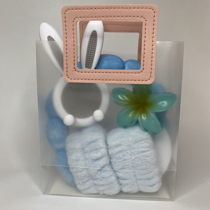 Новогодние наборы подарков для девочек и девушек