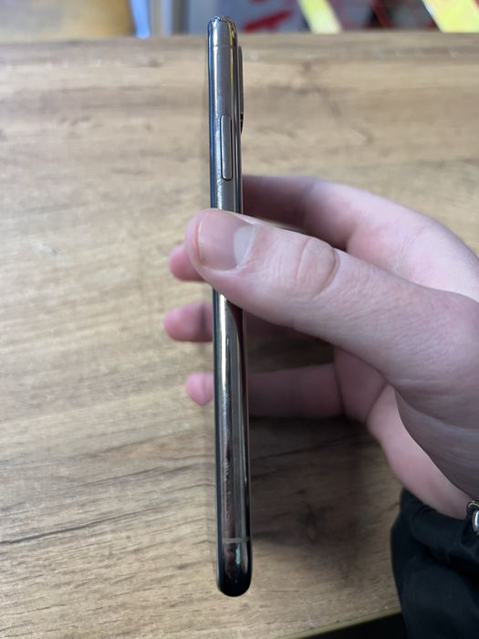 продам iPhone Xs 64gb