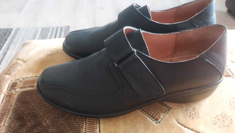 Женская обувь - туфли