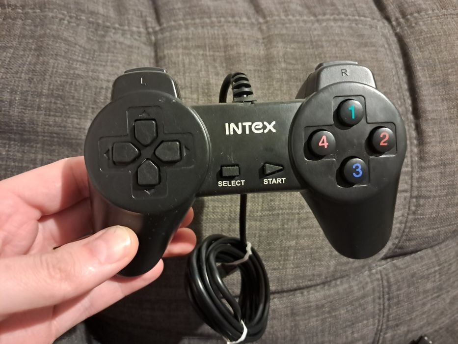 Set de 2 gamepad-uri Intex, cu fir