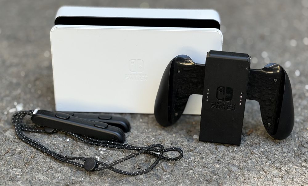 Игрова конзола Nintendo Switch OLED + игра Mario Kart 8 Deluxe + 64GB карта