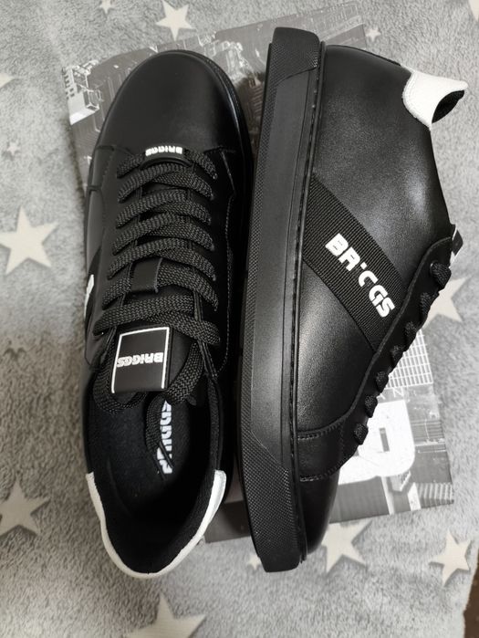 Продам кеды.Натуральная кожа