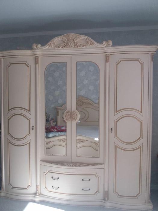 Продам спальный гарнитур