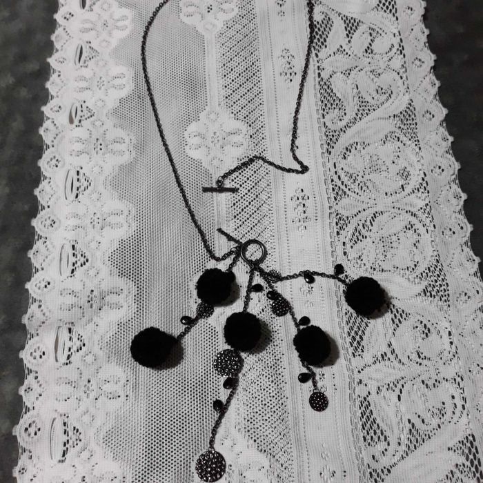 mikey  Колие с пухчета