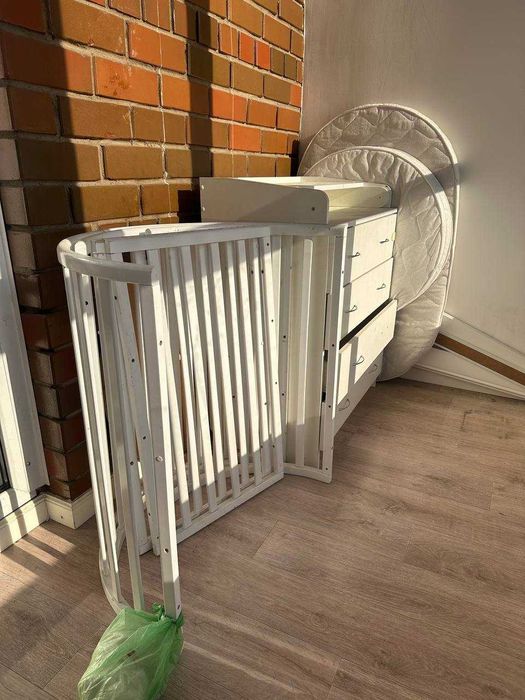 Продам пеленальный комод и детскую кроватку