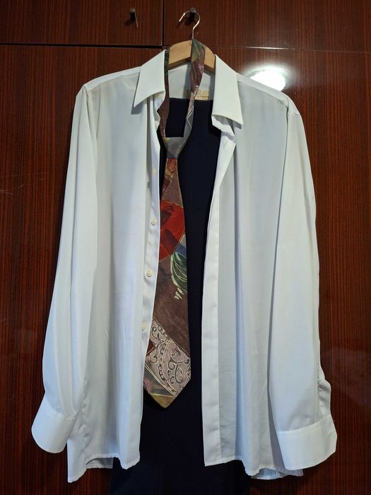 Подарявам мъжки костюм за абитуриентски бал (и не само)