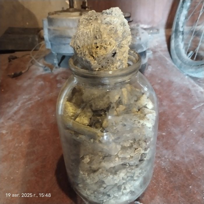 Продам серу комки.