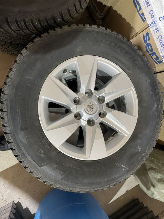 Продам комплект шин с дисками