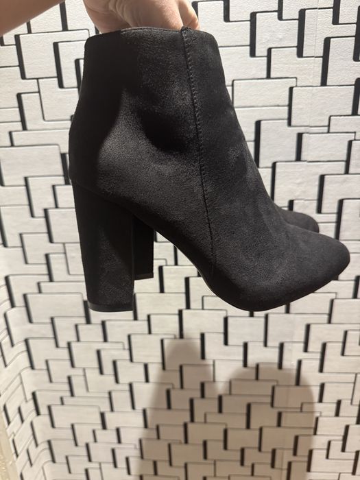 Чисто нови дамски боти