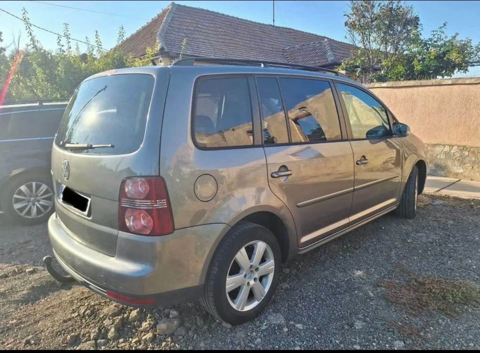 Touran Anul 2008 1.9 tdi 105cp Climatronic Jante Carlig Încălzire scaun
