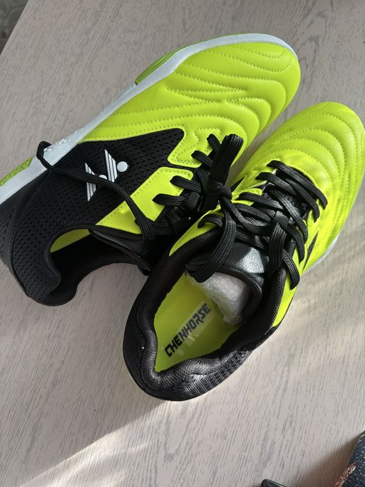 Бутсы футболный