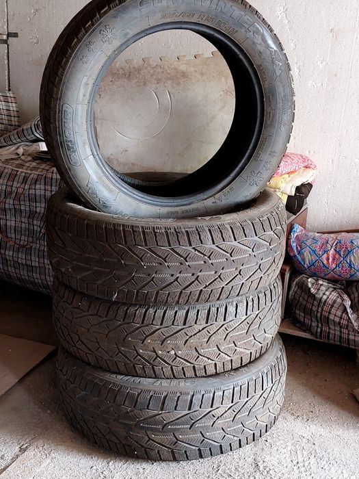 Продам шины зимние  TIGAR 225/ 60 R18 - 4 шт