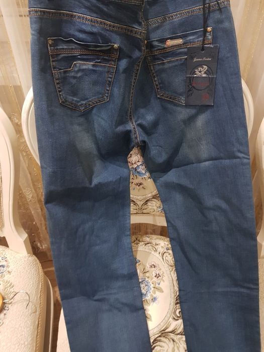 Продам новые джинсы 30р