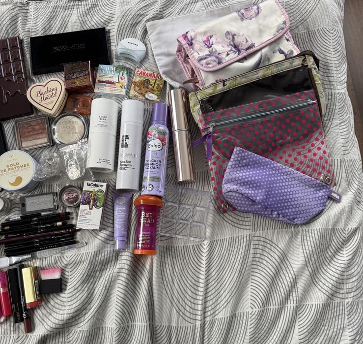 Голям комплект козметика и аксесоари – над 50 артикула