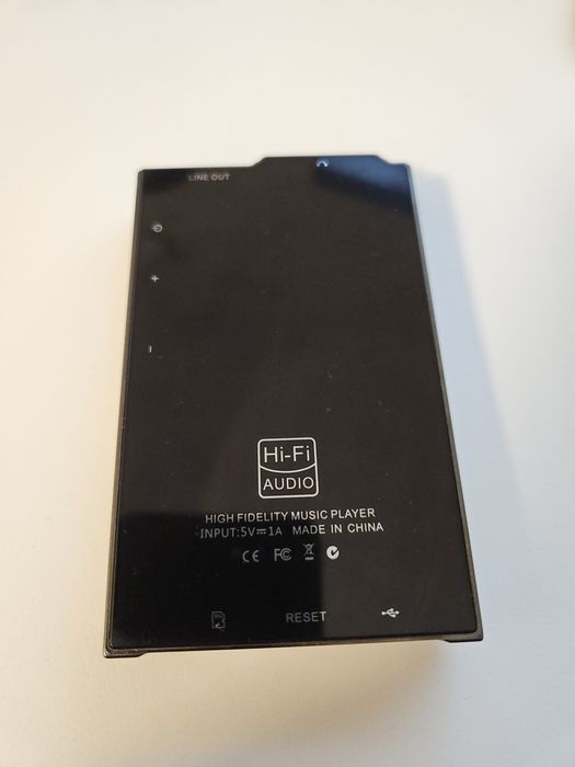 Vând MP3 player cu radio FM, suport micro SD, Bluetooth si funcție DAC + card 128 GB ca nou