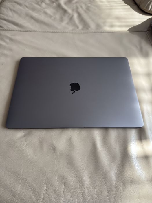 Macbook Pro 16” 1TB, placa video dedicata
