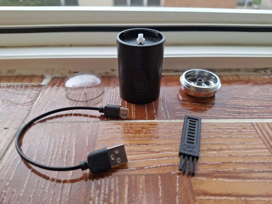 vând aparat de ras electric portabil - NOU
