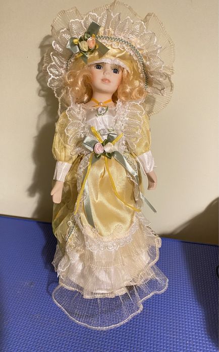 Кукла на стойка висока 40 см