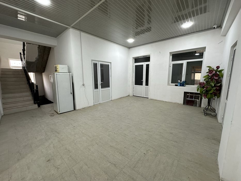 Келесда йул юзида уй сотилади. Угловой. 4 сотих. 450 кв.