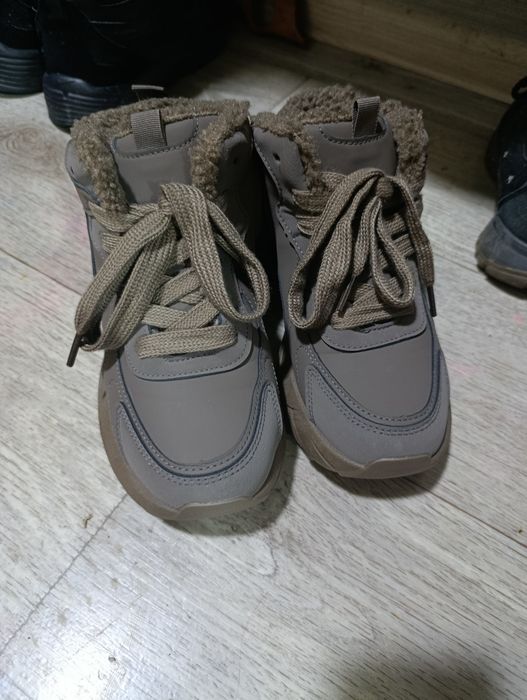 Ботинки зимние продам