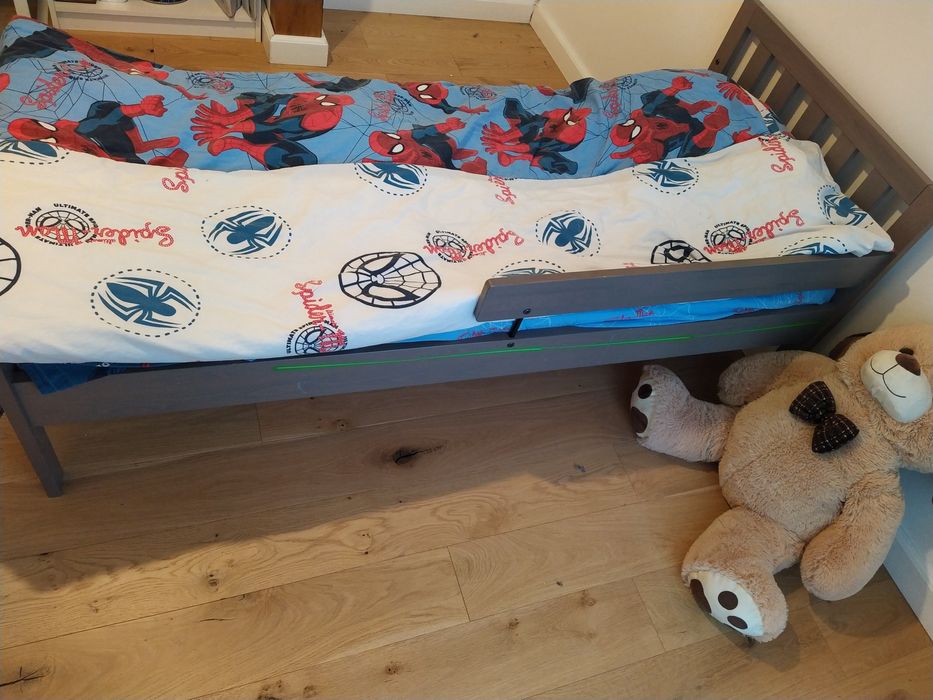 Patut Ikea copii 70x160 cm, include somiera, saltea, 2 seturi lenjerii