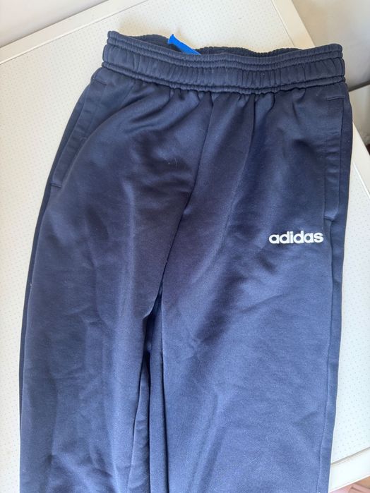 Детско спортно долнище Adidas, тъмносиньо, размер 140