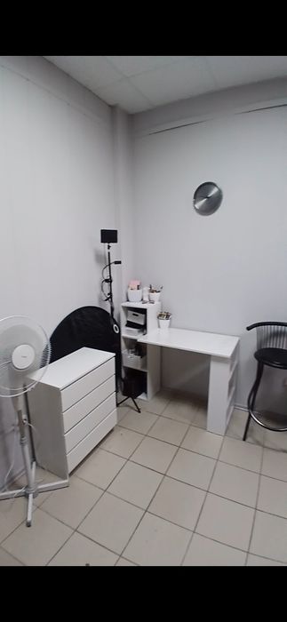 Новый комплект комод +стол срочно