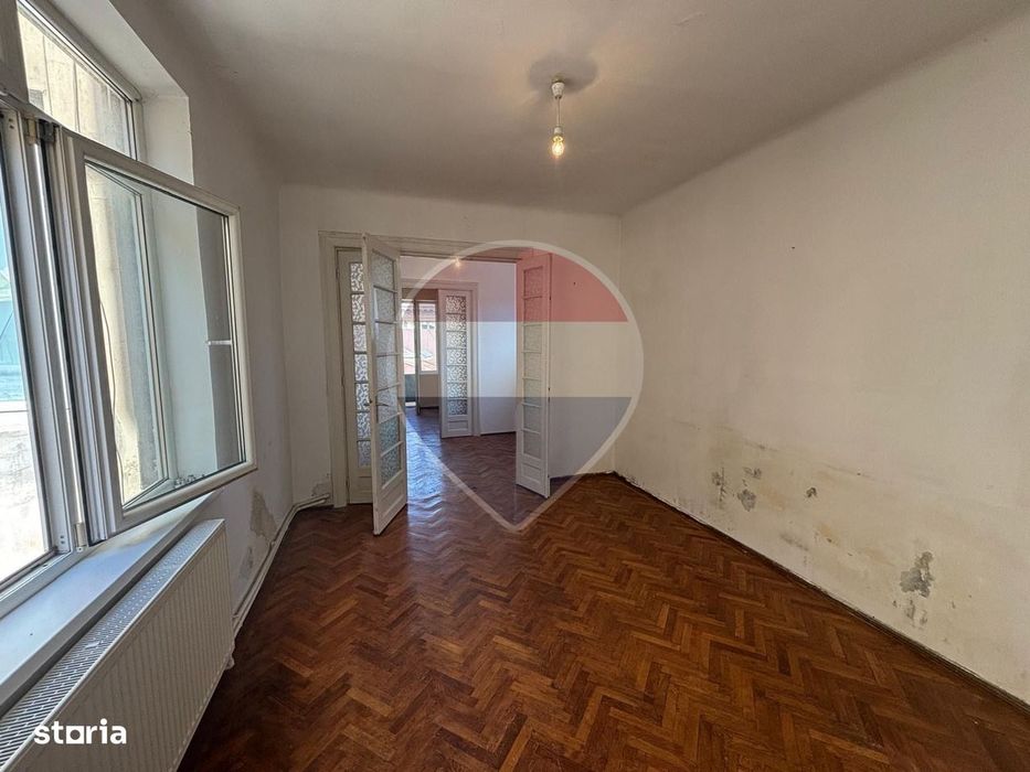 Centrul Istoric București - 3 camere, balcon, 2 boxe, clădire Art Deco