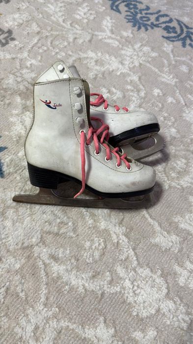 Продам коньки 30размер