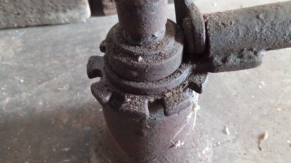 Советский винтовой домкрат