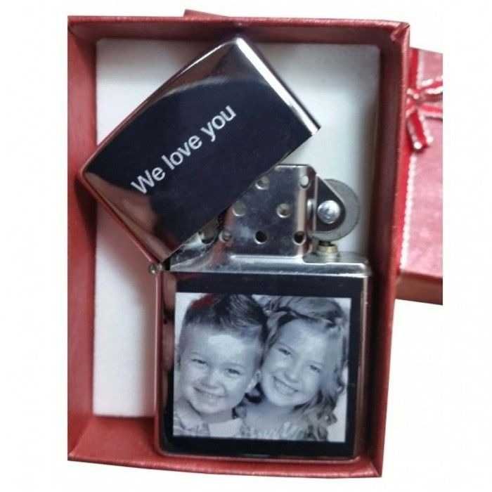 Bricheta Personalizata Gravata Stil Zippo cu Poza si Texul Tau, Cutie