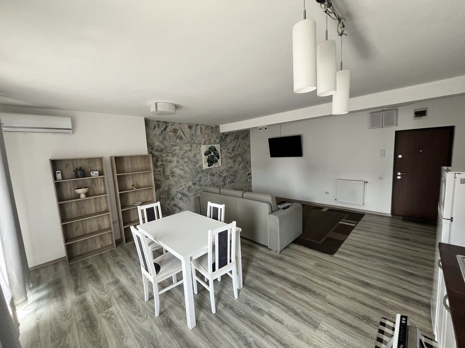 Inchiriez apartament si parcare in Donath Park