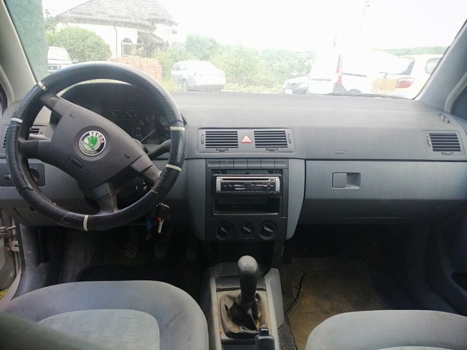 Vând Skoda Fabia 1.4i