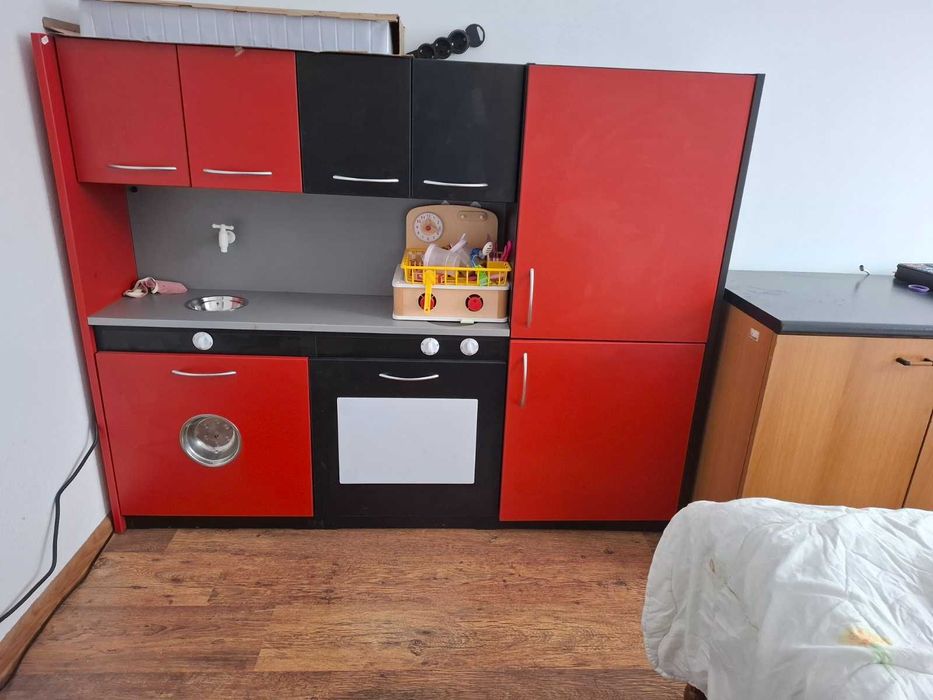 Детска масивна дизайнерска кухня