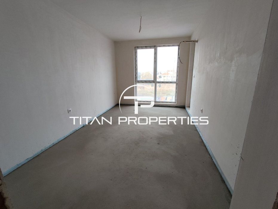 Тристаен апартамент в жк. Христо Смирненски