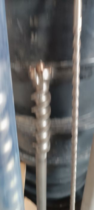 Продам буры новые.