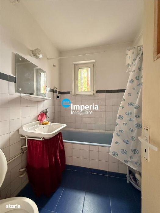 Apartament 3 cam, semi - decomandat, de vanzare zona Tatarasi - Flora