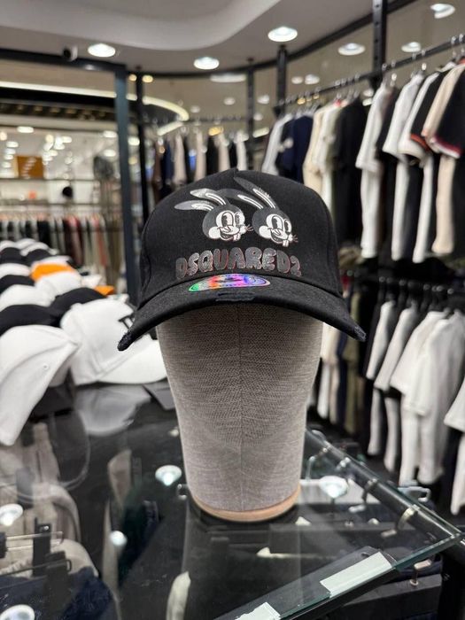 Шапки с козирка различни модели Dsquared