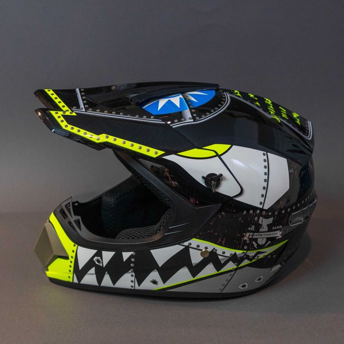 Каска с очила за ел. тротинетка , велосипед , мотокрос