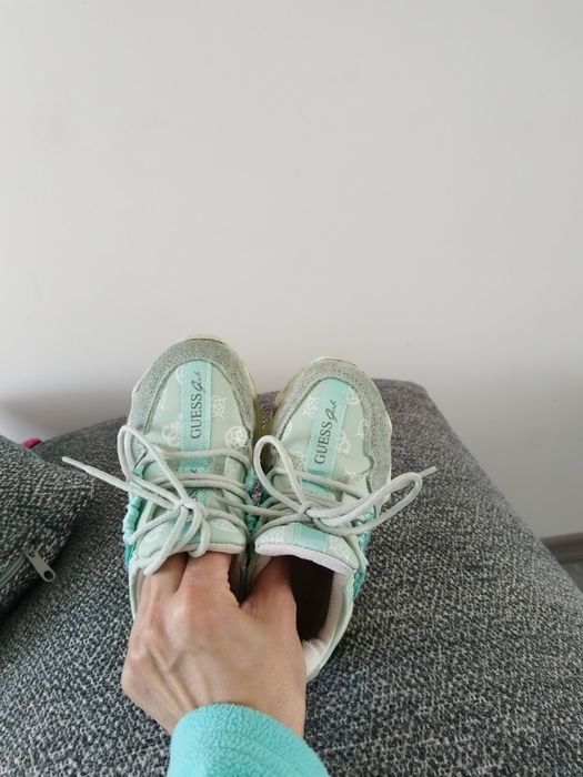 Guess 27 номер момиче